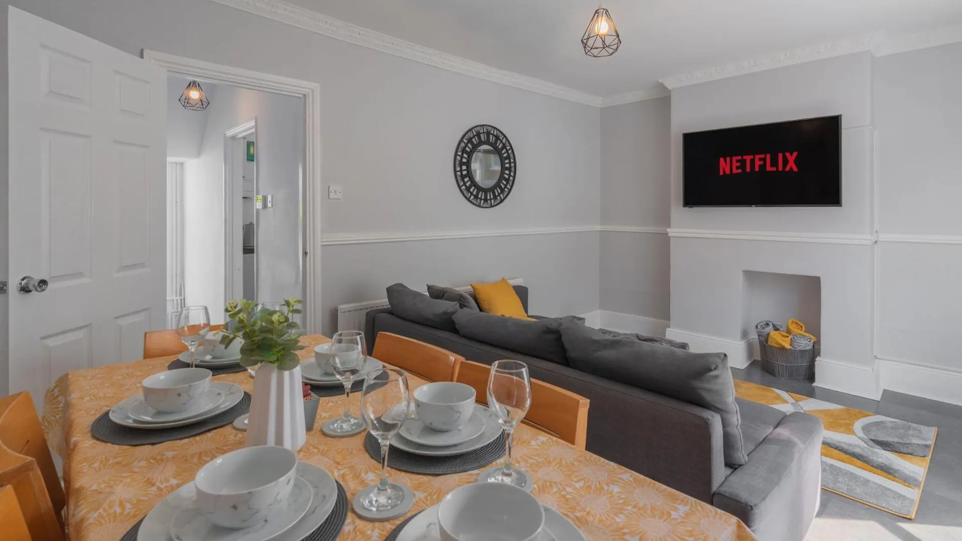 2 Bedroom House In The City Centre By Primal Estates Short Lets In 브라이턴